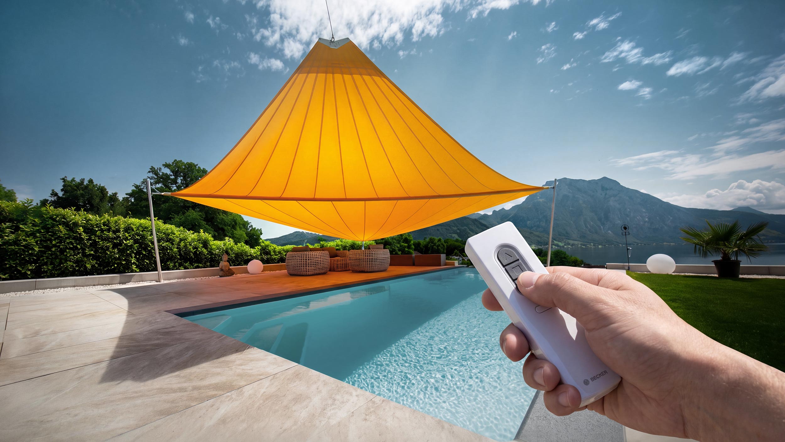 Comfort at the touch of a button – the remote control for your shade sail.