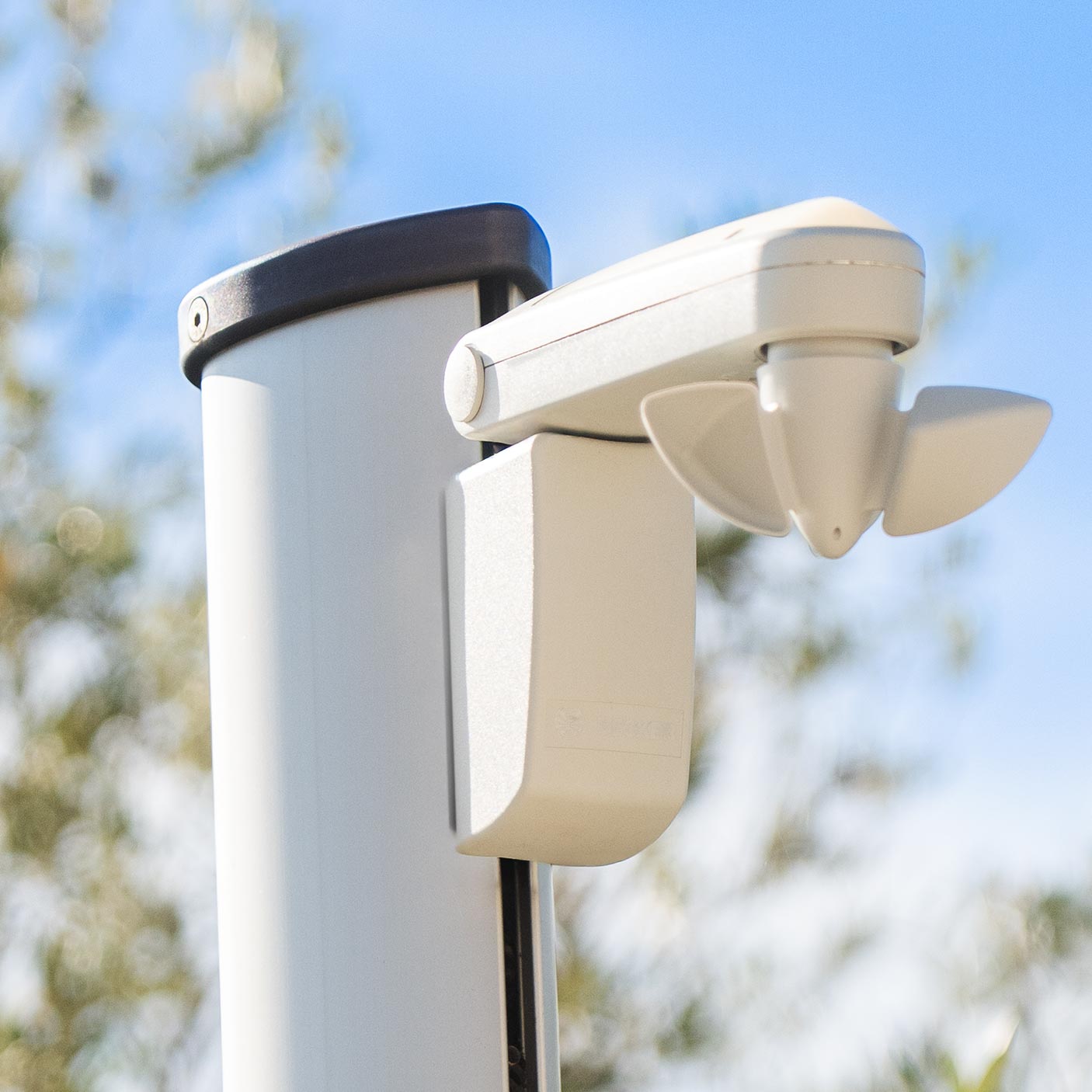 Automatic Wind sensor – safety in any weather.
